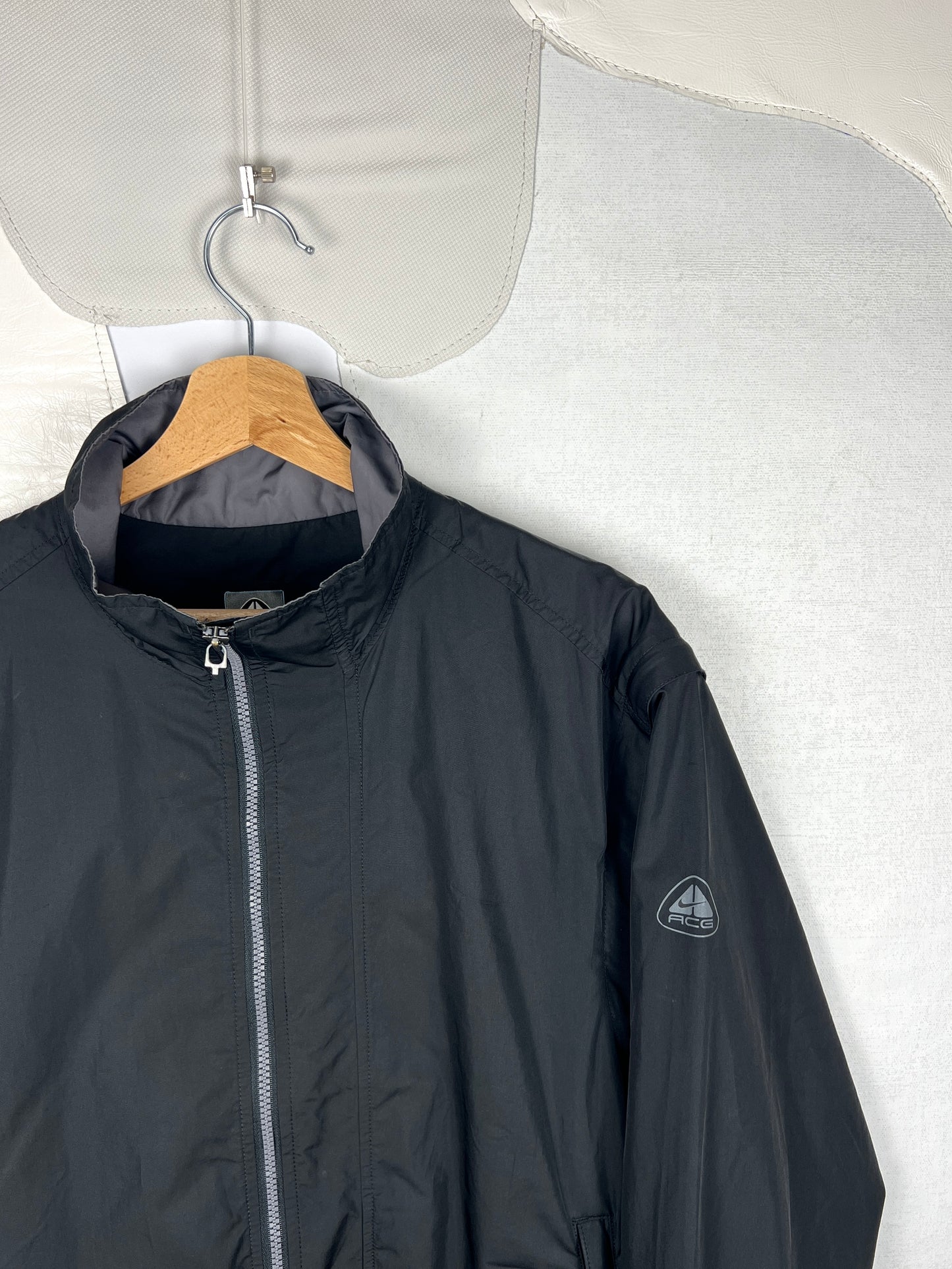 Nike ACG Lightweight Windbreaker Jacket