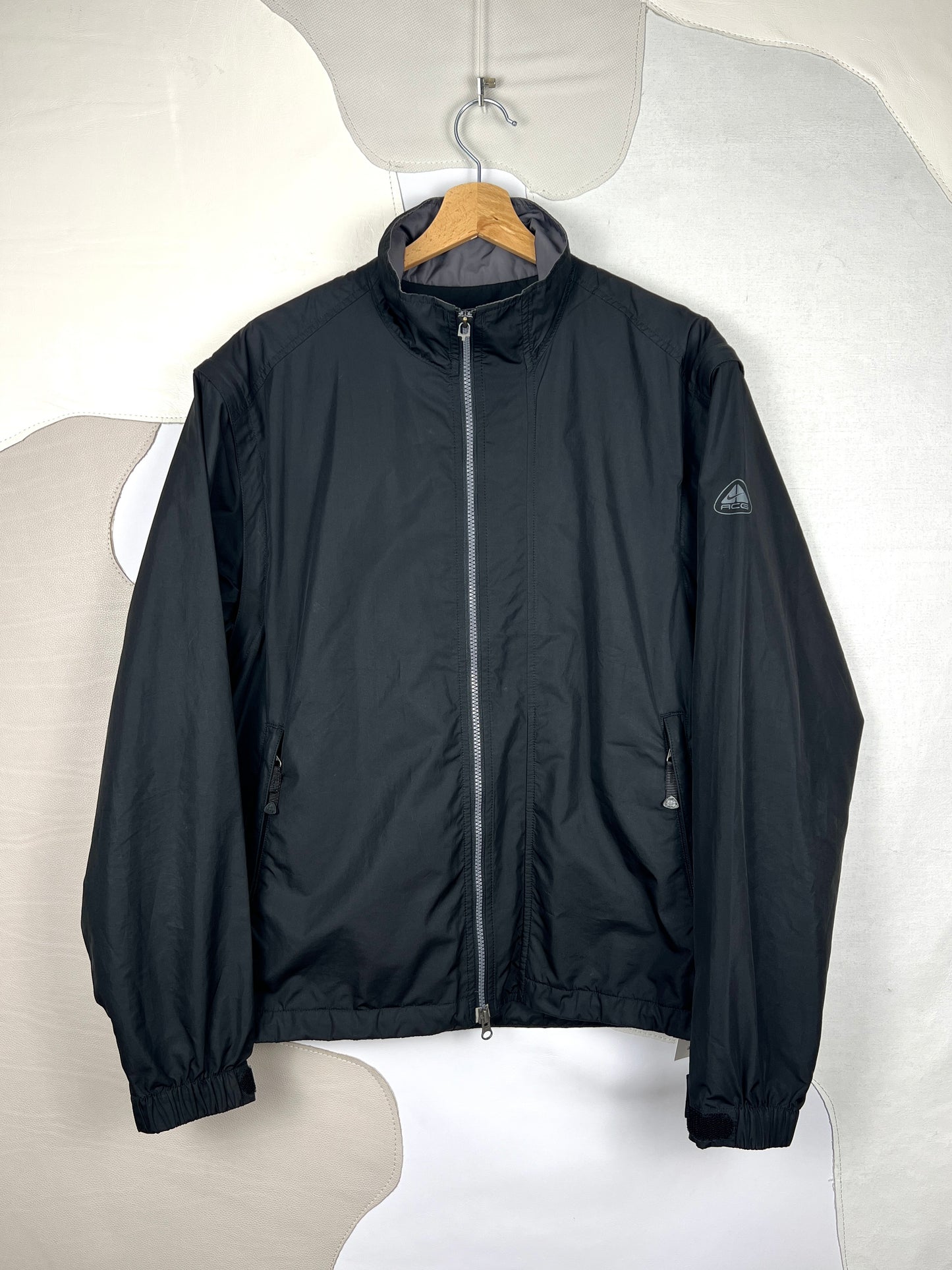Nike ACG Lightweight Windbreaker Jacket